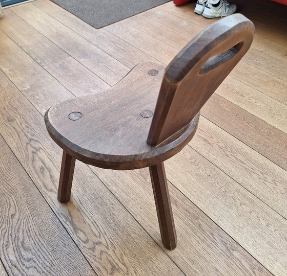 Spanischer brutalistischer Dreibeinhocker / Tripod Chair – Wood (photo 2 of 6)