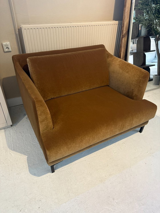 Image 1 of Loveseat Vera in brown velvet