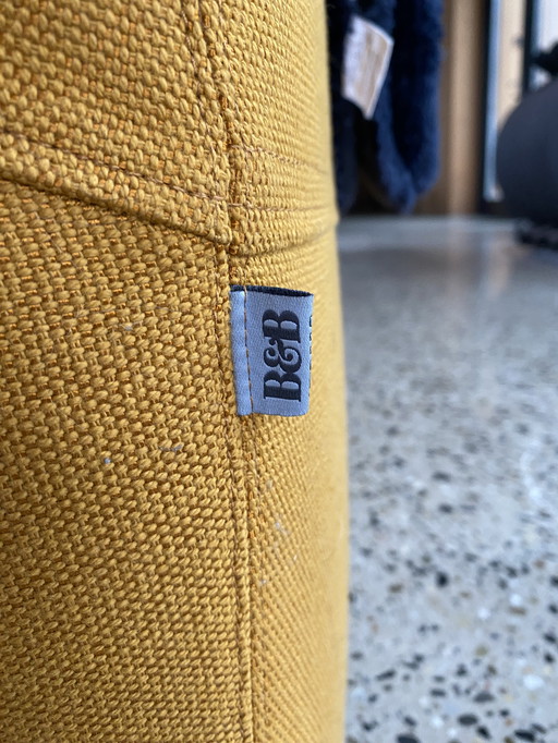 Bank von B&B Italia Senffarbe in sauberem schönen Zustand
