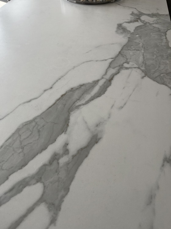 Extendable Dining Table with Black Aluminum Legs and Marble-Look Ceramic Top – Dressy, Aluminium (photo 4 of 8)