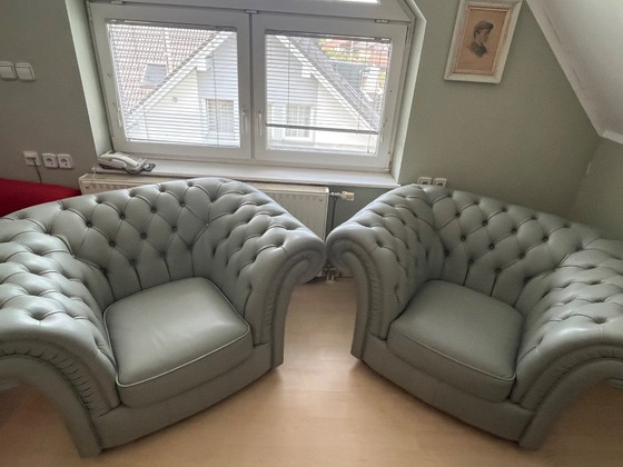 Een paar Italiaanse leren Chesterfield fauteuils van Polodivani – 2 zitsbanken, Leather (photo 5 of 6)