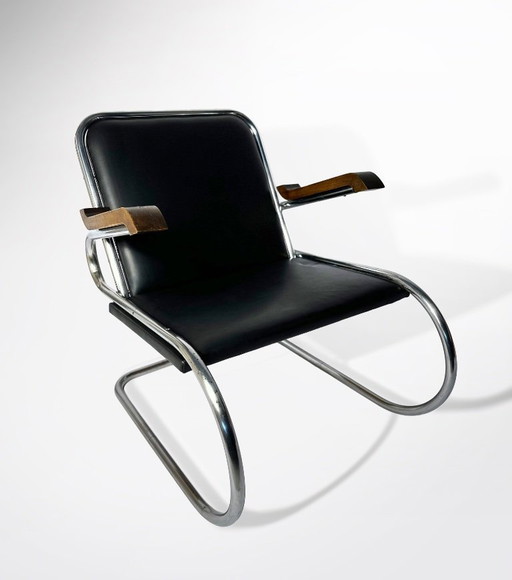 Een paar Bauhaus-fauteuils met cantileverconstructie uit de jaren 1930-1940 – buisvormig staal, houten armleuningen