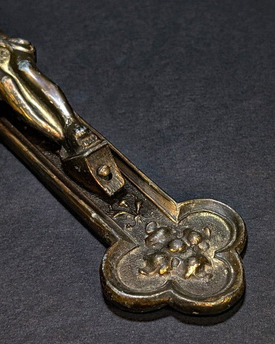 Crocifisso antico in bronzo – Cristo in rilievo – Croce decorata, XIX secolo – Oggetti decorativi, Bronze (photo 4 of 8)