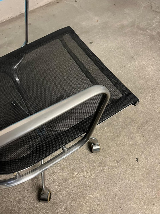Silla de oficina giratoria, negra y plateada, Eames, Sillas de oficina, Metal, Textil, Negro (foto 8 de 8)
