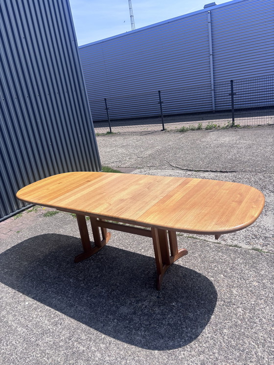 Image 1 of Vintage oak dining table extendable solid