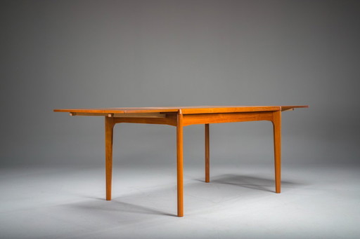 Table de salle à manger extensible en teck par Henning Kjaernulf pour Vejle Stole & Møbelfabrik