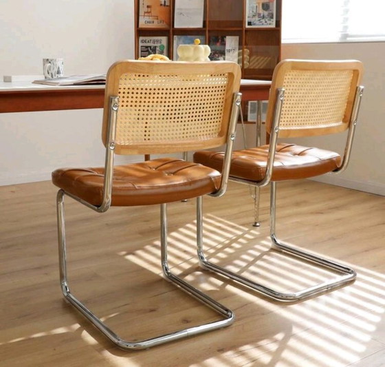 Set van 2 nieuwe Webing Eetkamerstoelen, Kunstleer, Rotanhout, Metalen poten – Rattan (photo 10 of 11)