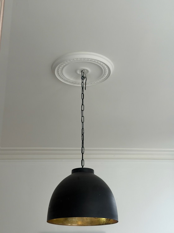 Zwarte design-hanglamp met gouden binnenzijde, Hanglampen, Metaal (foto 3 van 5)