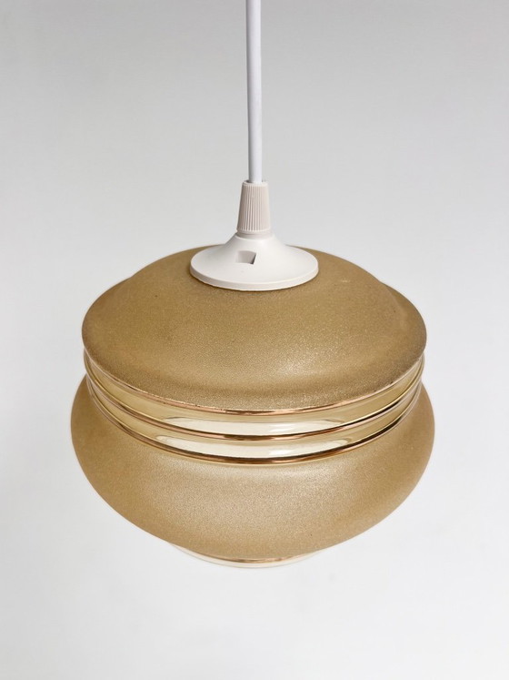 Mat met goudkleurige vintage plafondlamp 18 cm, 1960's – Hanglampen, Plastic, Glass (photo 5 of 7)