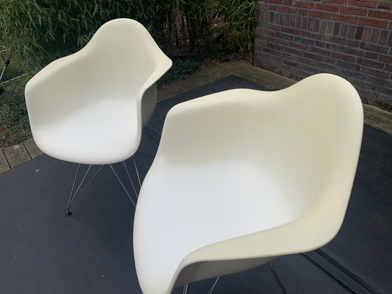 Image 1 of 2 x Fauteuil Vitra Eames en plastique DAR