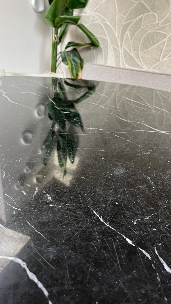 Aime Té Tavoli da pranzo rotondi in marmo Ø 160 cm | Nero Marquina – Marble (photo 5 of 5)