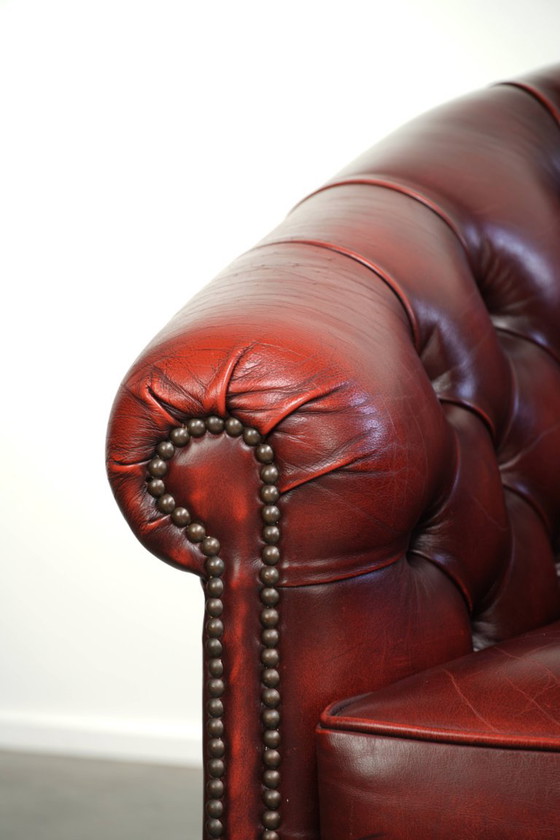 Schöner dezenter Chesterfield Sessel aus Rindsleder in einer begehrten und zeitlosen roten Farbe – Leather (photo 10 of 13)