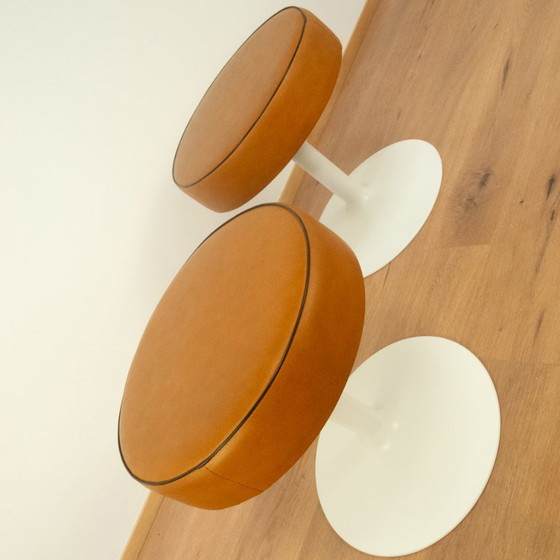 Image 1 of Sgabello, base in metallo a tulipano e rivestimento in similpelle, anni '50