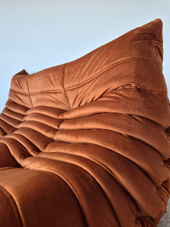 Image 1 of Ambrer fluwelen tweezitsbank Togo van Michel Ducaroy voor Ligne Roset