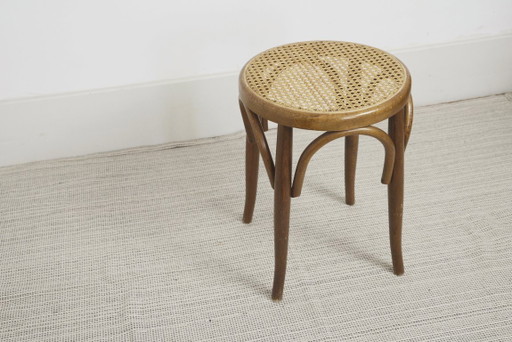 Sgabello vintage in stile Thonet in canna curvata, supporto per piante con seduta rotonda in rattan, tavolino laterale in