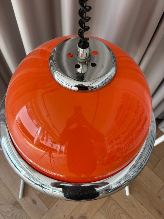 Vintage hanglamp uit 1973 in Space Age-stijl, oranje – chroom en acryl – Hanglampen, Plastic (photo 3 of 12)