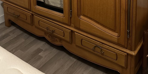 Image 1 of Armario grande de roble macizo de 3 puertas y 3 cajones