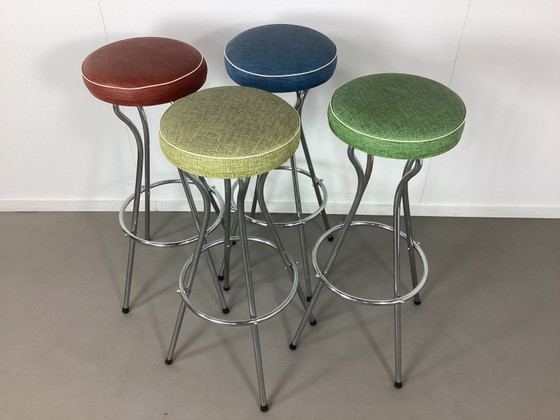 Quatre tabourets de bar chromés vintage des années cinquante – Chrome, Skai (photo 3 of 7)