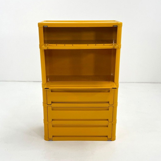 Cómoda amarilla de 6 cajones, modelo 4964, diseñada por Olaf Von Bohr para Kartell en la década de 1970. (photo 2 of 9)