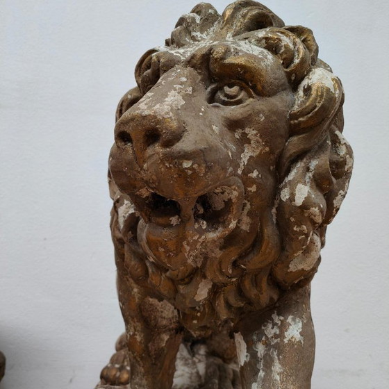 Image 1 of Set di 2 grandi statue da giardino raffiguranti un leone, ornamento da giardino in cemento.