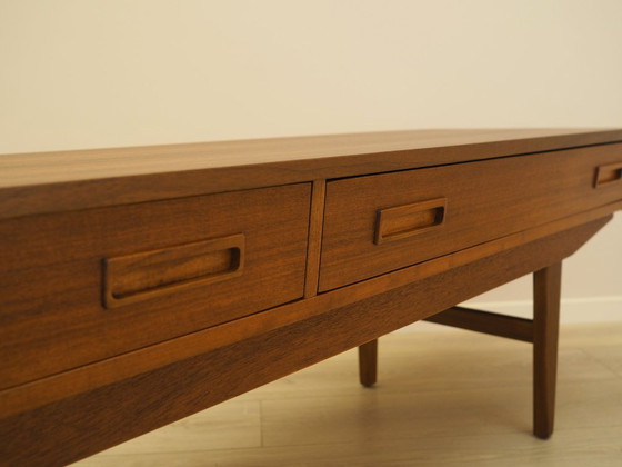 Image 1 of Aparador bajo de teca, diseño danés, década de 1960, fabricado en Dinamarca.
