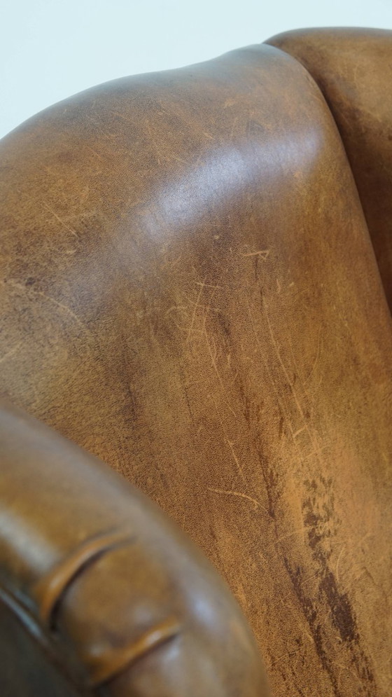 Image 1 of Karaktervolle vintage schapenleren oorfauteuil met een mooi patina