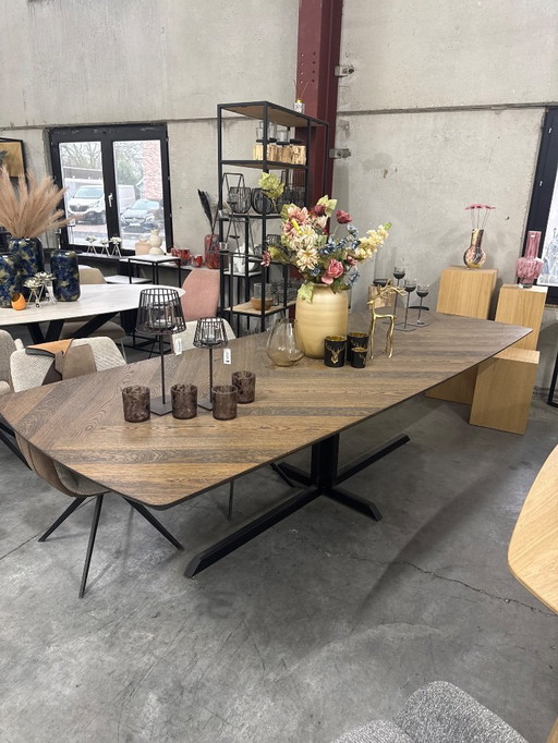 Herringbone oak table 280x110cm