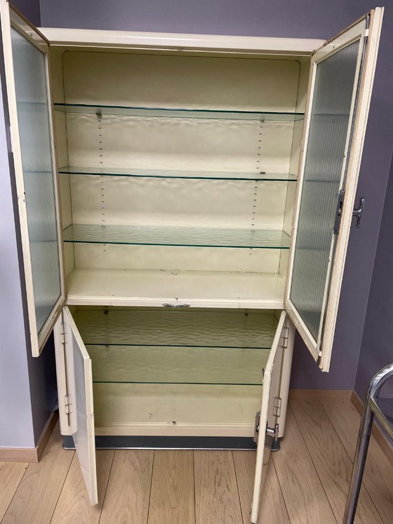 Image 1 of Mobiletto medico industriale vintage con vetro scanalato