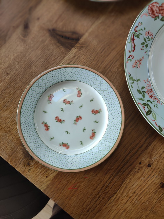 Image 1 of Vajilla de porcelana fina de la marca Rose Garden