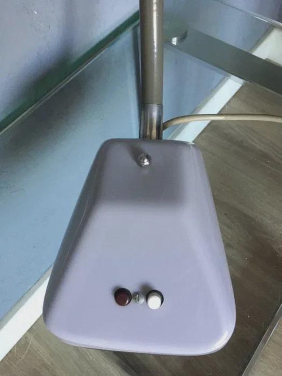 Lampada da scrivania Helo Neuburg, metallo laccato grigio chiaro, Germania, anni '60, Lampade da tavolo, 1960 (foto 4 di 8)
