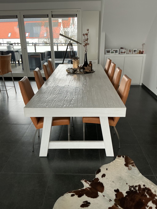 Sala da pranzo completa con 8 sedie in pelle, 3 sgabelli da bar e tavolino da caffè