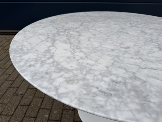 Image 1 of Originele ronde Knoll Tulip eettafel (120cm) Carrara marmer