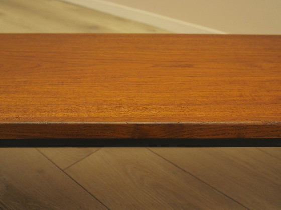 Aparador de teca con patas cónicas oscuras, mesa consola baja danesa, década de 1970. – Wood (photo 11 of 13)