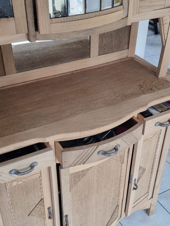 Image 1 of Esszimmer-/Küchenschrank aus der Mitte des Jahrhunderts mit Bleiglasfenstern und einer wunderschönen Oberfläche