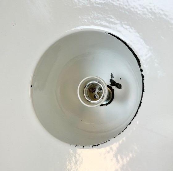 Image 1 of Industriële zwarte emaille fabriekshanglamp, jaren 60