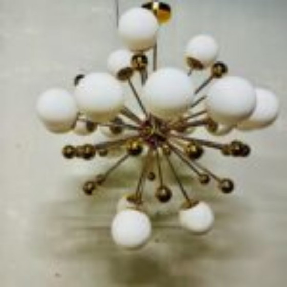 Lampadario Sputnik anni '70, Metallo, Vetro, Dorato, Mid Century Modern (foto 4 di 7)