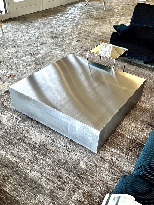 Mesa de centro cúbica de acero inoxidable