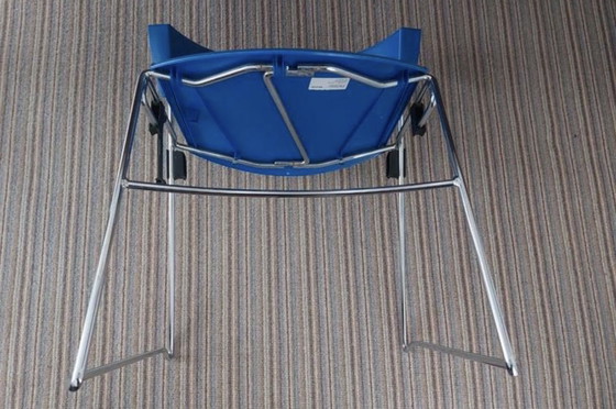 Image 1 of 4 blauwe giroflex stoelen - stapelbaar