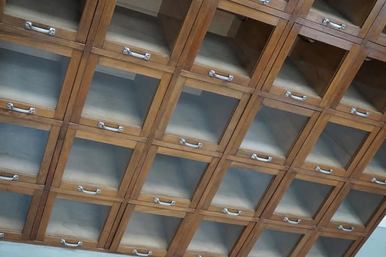 Image 1 of Großer, antiker deutscher Kurzwarenschrank/Vitrinenschrank aus Buchenholz, 1950er Jahre