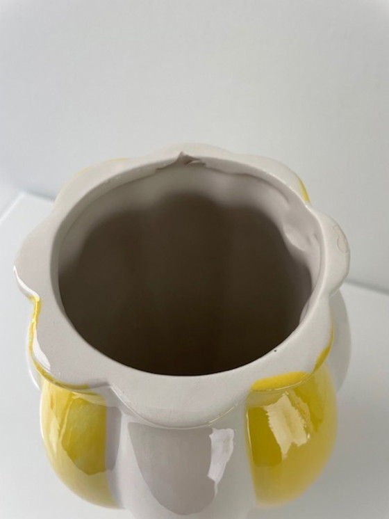 Image 1 of Vase en céramique peint à la main jaune et blanc