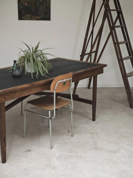 Tavolo pieghevole da officina vintage in rovere con piano nero patinato a mano. – Tavoli da pranzo (photo 32 of 37)