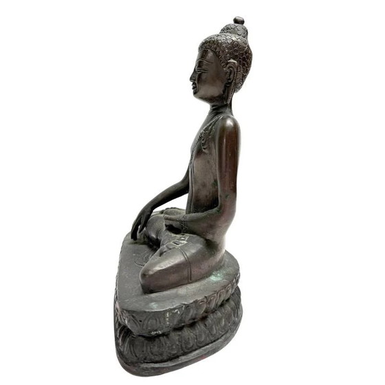 Nepalese Bronze Shakyamuni Buddha Statue with Bhumisparsha Mudra – Sculpture (photo 7 of 10)
