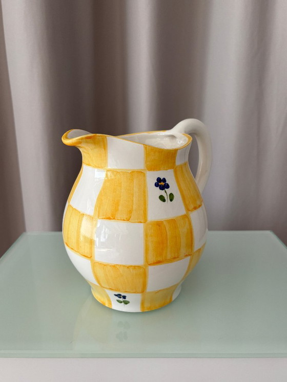 Brocca in ceramica Cottagecore dipinta a mano – Quadri gialli e fiori blu – Accessori da cucina (photo 5 of 11)
