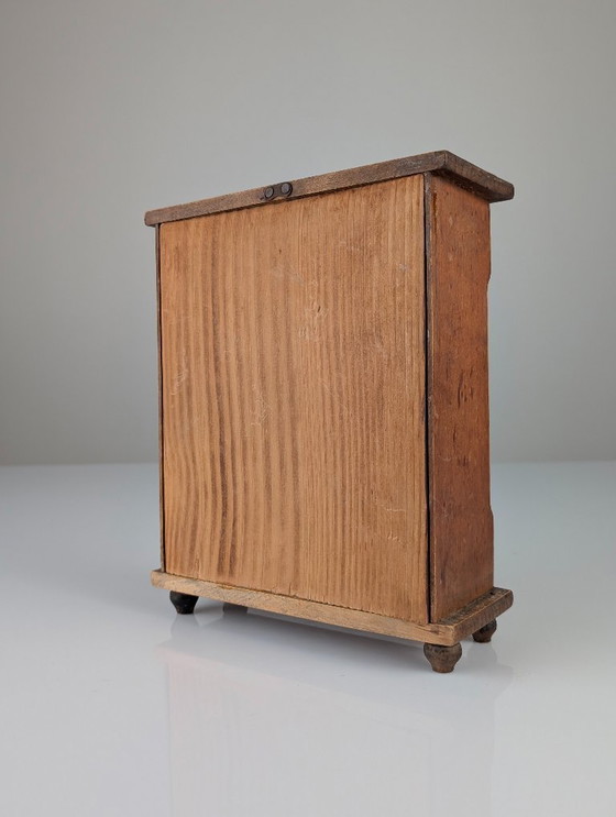 Image 1 of Armoire à épices murale rustique espagnole en bois avec étiquettes en céramique, années 1930