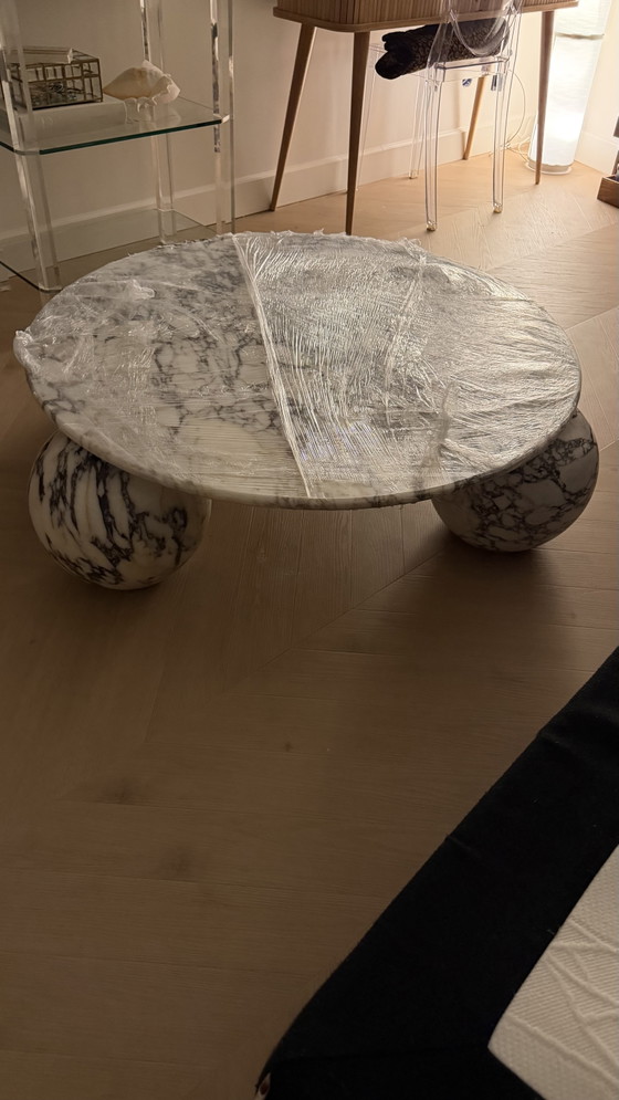 Viola Calacatta Marmor Couchtisch rund – Couchtische (photo 6 of 15)