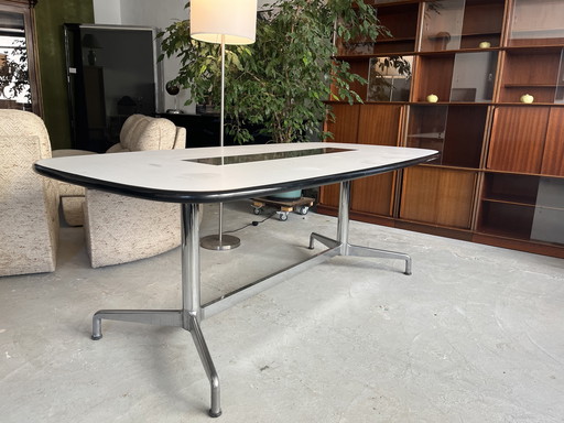 Bureautafel van Giancarlo Piretti