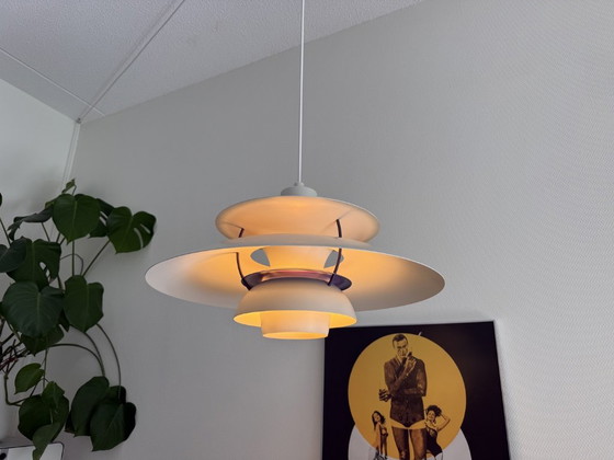 Lampada a sospensione danese Louis Poulsen PH5 di Poul Henningson – Lampade a sospensione, Aluminium (photo 18 of 38)