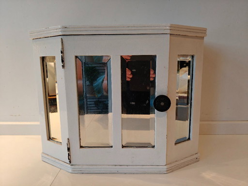 Mobiletto per medicinali in legno d'epoca con ante a specchio