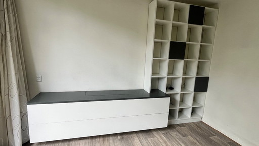 Interieurline Unité murale design avec élévateur TV