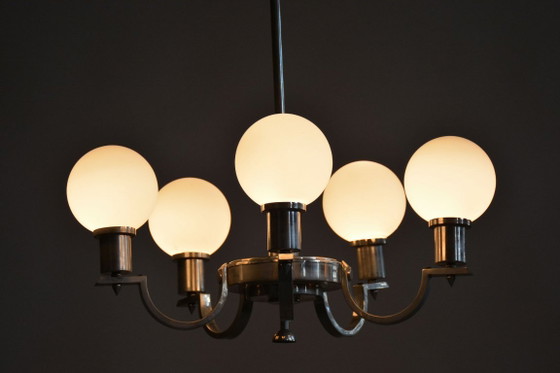 Gerestaureerde art-deco kroonluchter, nikkel, staal, opaalglas, Tsjechisch, jaren 1920 – Metal (photo 9 of 9)